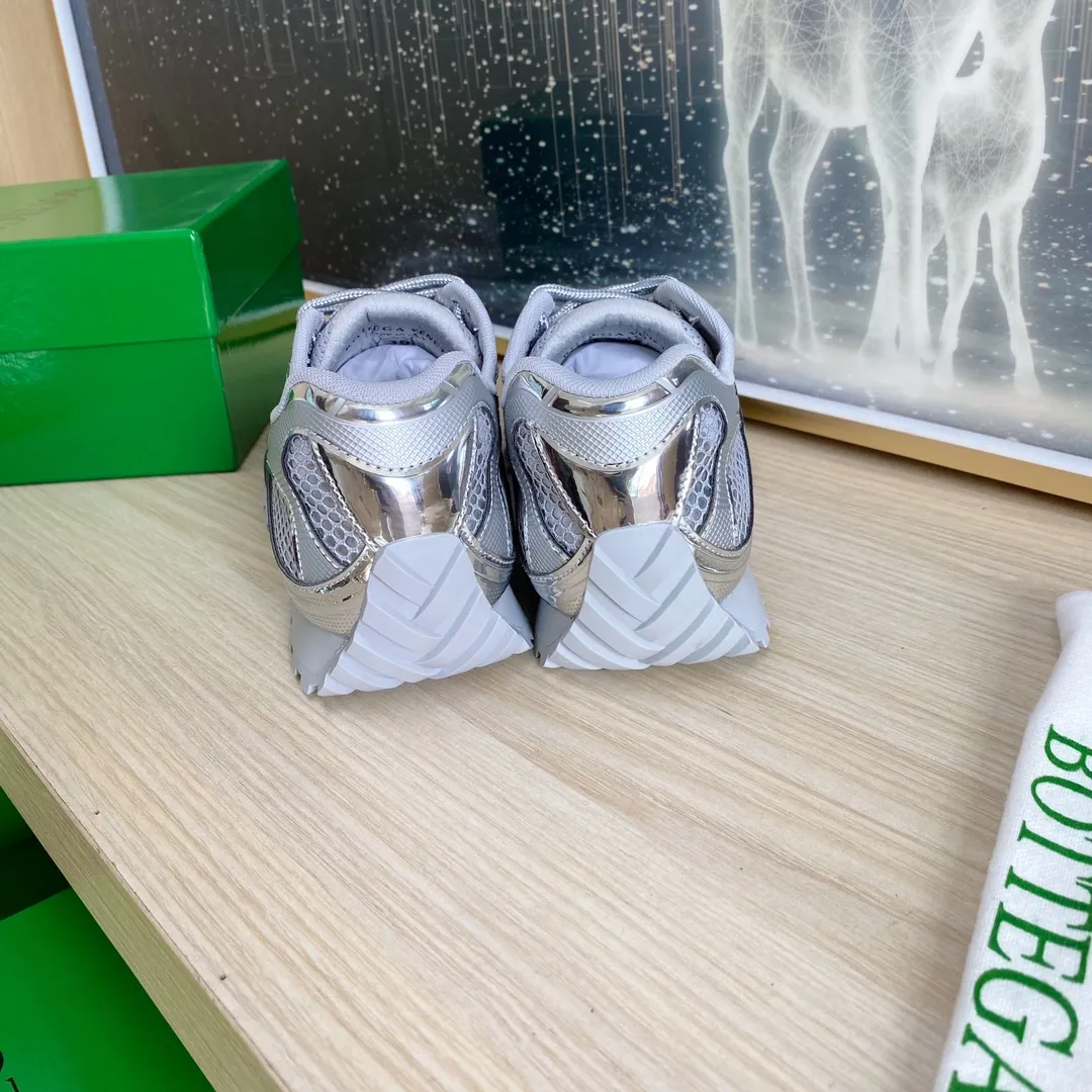 p620🐮🐮High-end version, the original 1:1 couple style new model is on the shelves🔥BV Orbit sneakers Wang Yibo's same style couple's Dad Runner sneakers, made of lightweight technical mesh fabric. Features a geometric patterned rubber outsole. The outsole is made of color-blocked TPU outsole. Size: women’s shoes 35-40, men’s shoes 39-45.